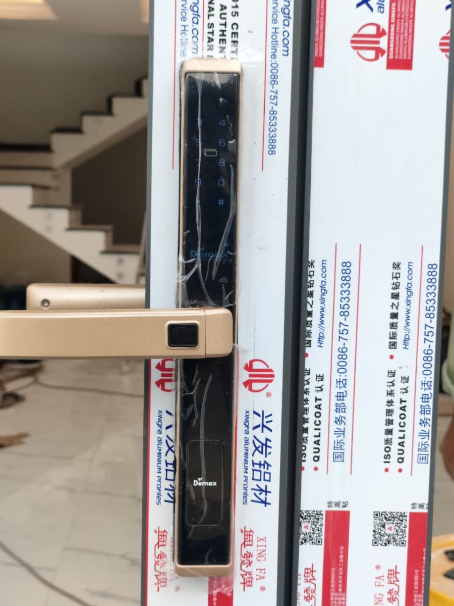 Khóa cửa nhôm Demax EL588 CG chính hãng Khóa cửa nhôm Demax EL588 CG chính hãng