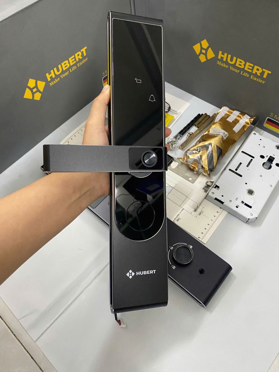 Chi tiết thiết kế Khóa vân tay Hubert HB CG68 Titan Black Chi tiết thiết kế Khóa vân tay Hubert HB CG68 Titan Black