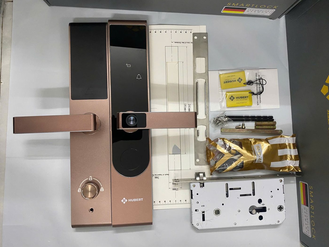 Chi tiết thiết kế Khóa vân tay Hubert HB CG68 Titan Gold Chi tiết thiết kế Khóa vân tay Hubert HB CG68 Titan Gold