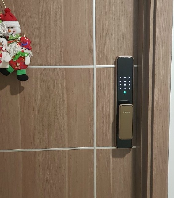 Chi tiết thiết kế Khóa Face ID Bosch EL600F EU Chi tiết thiết kế Khóa Face ID Bosch EL600F EU