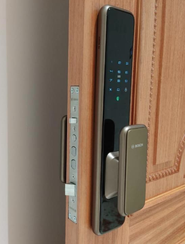 Bosch EL600F EU lắp trên cửa – ảnh 8
